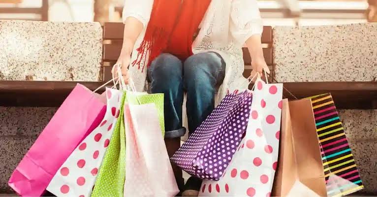 The Psychology of Money: Why People Stay Poor or Become Rich 1000050569